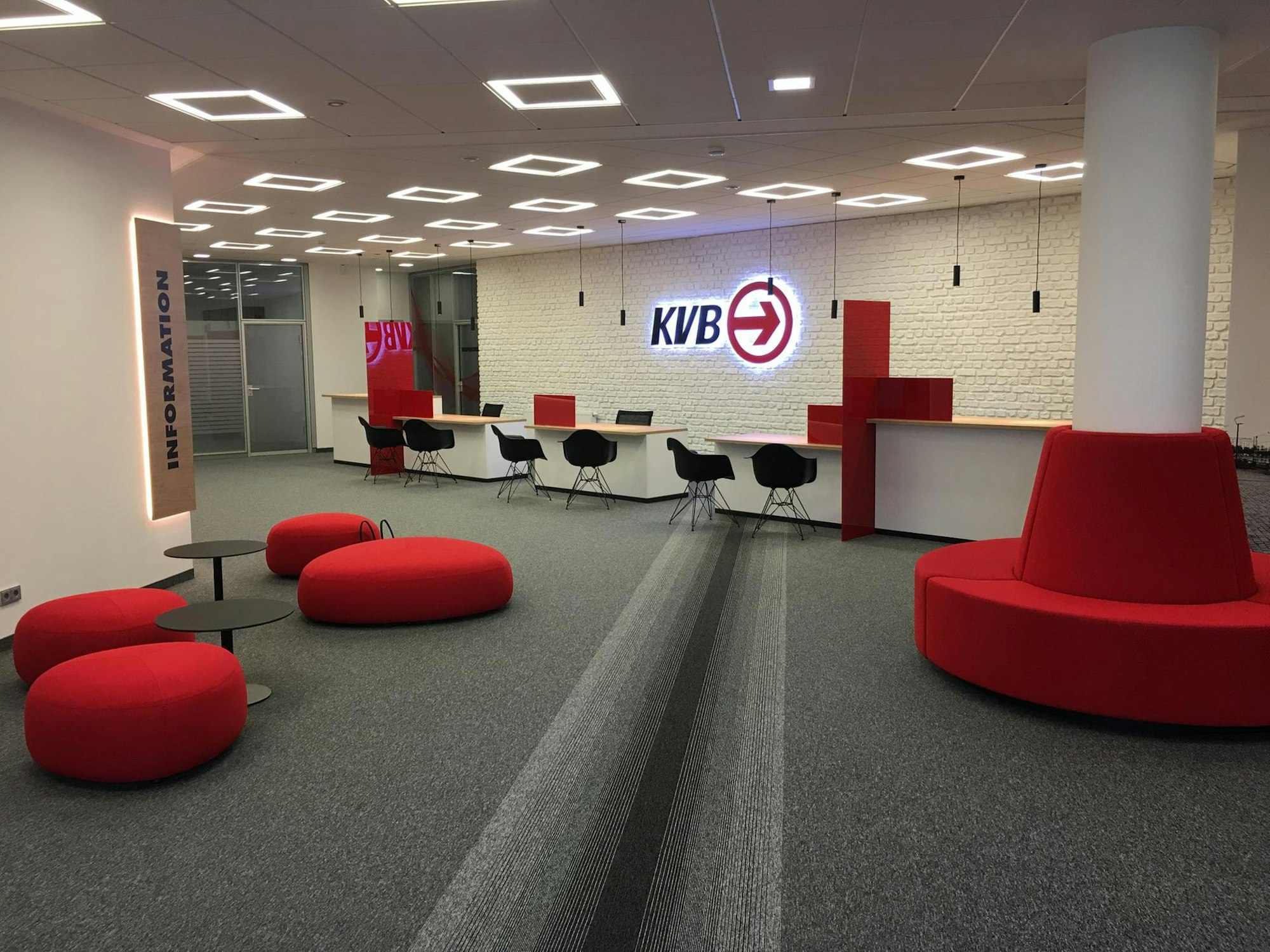 Innenansicht eines Kundencenters der KVB in Köln.