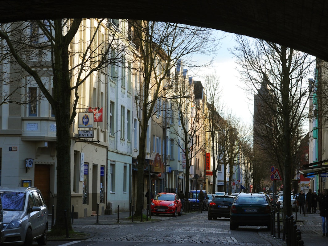 Auf der Taunusstraße in Köln wurde eine schwangere Frau von einem Mann geschlagen.