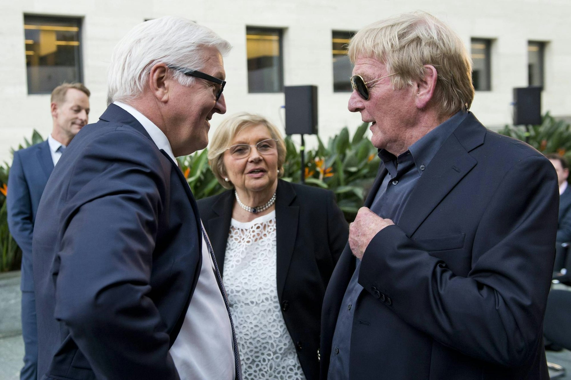 Karl-Heinz Schnellinger mit Bundespräsident Frank-Walter Steinmeier