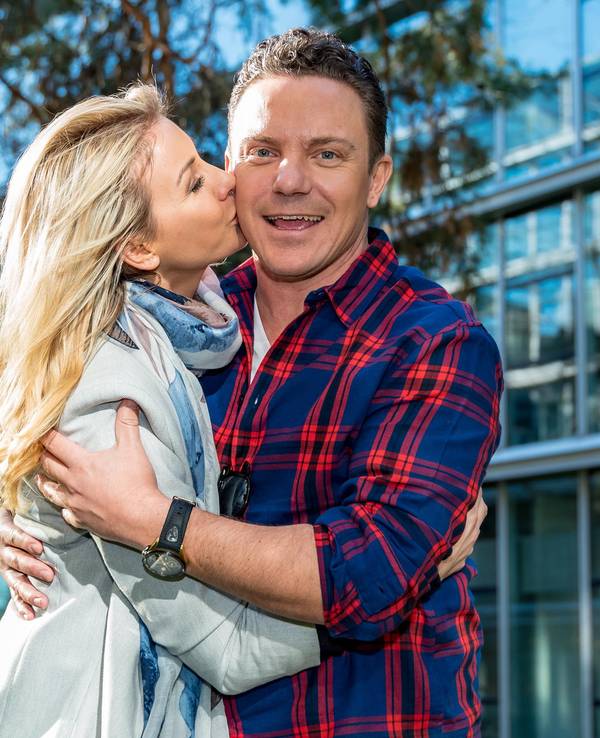 Stefan Mross bei Immer wieder sonntags: War er – Hier auf einem Archivbild mit Anna-Carina Mross – etwa übernächtigt wegen Florian Silbereisens Geburtstag
