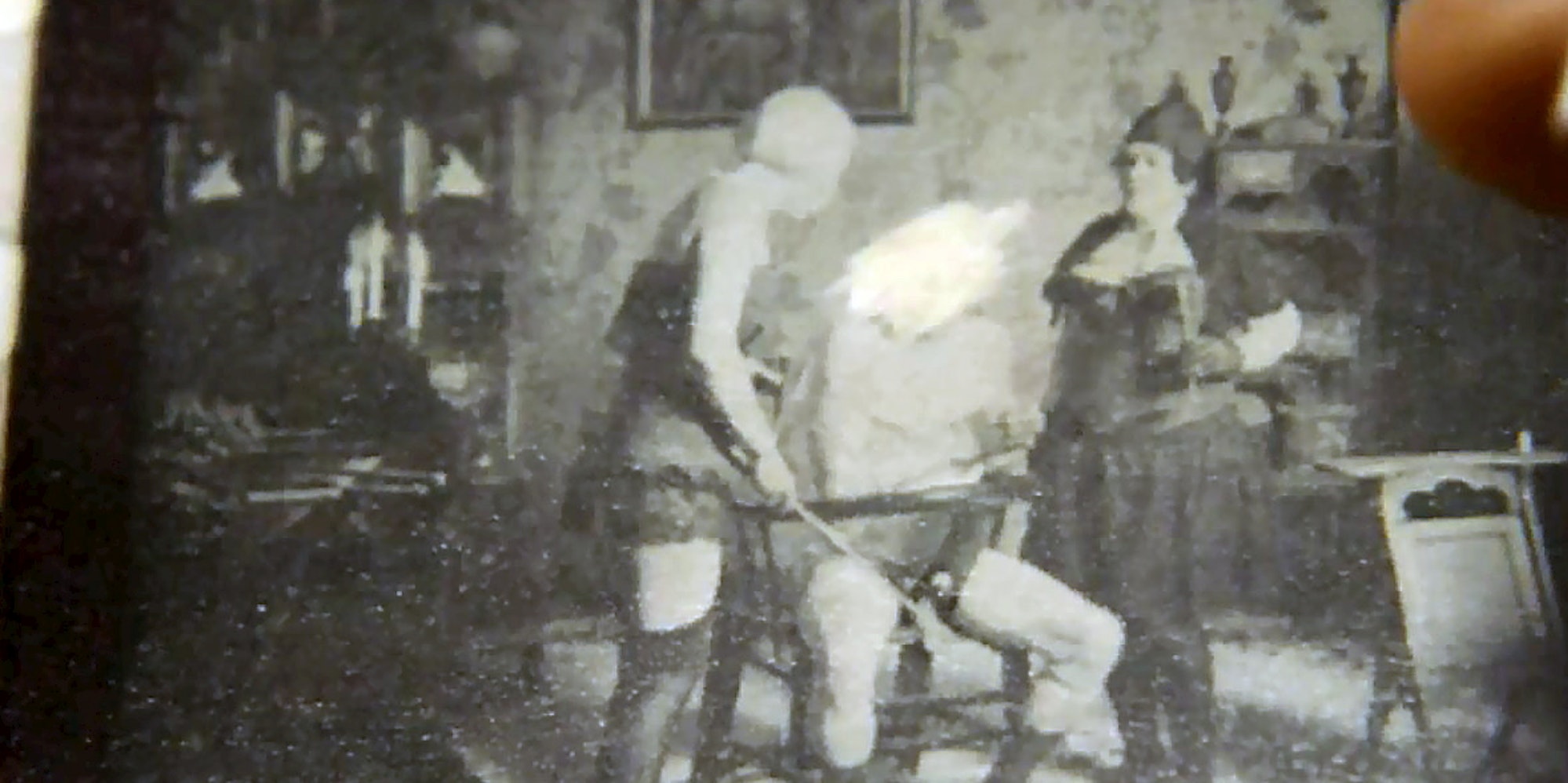 1809 babylon berlin adenauer sado maso (1)