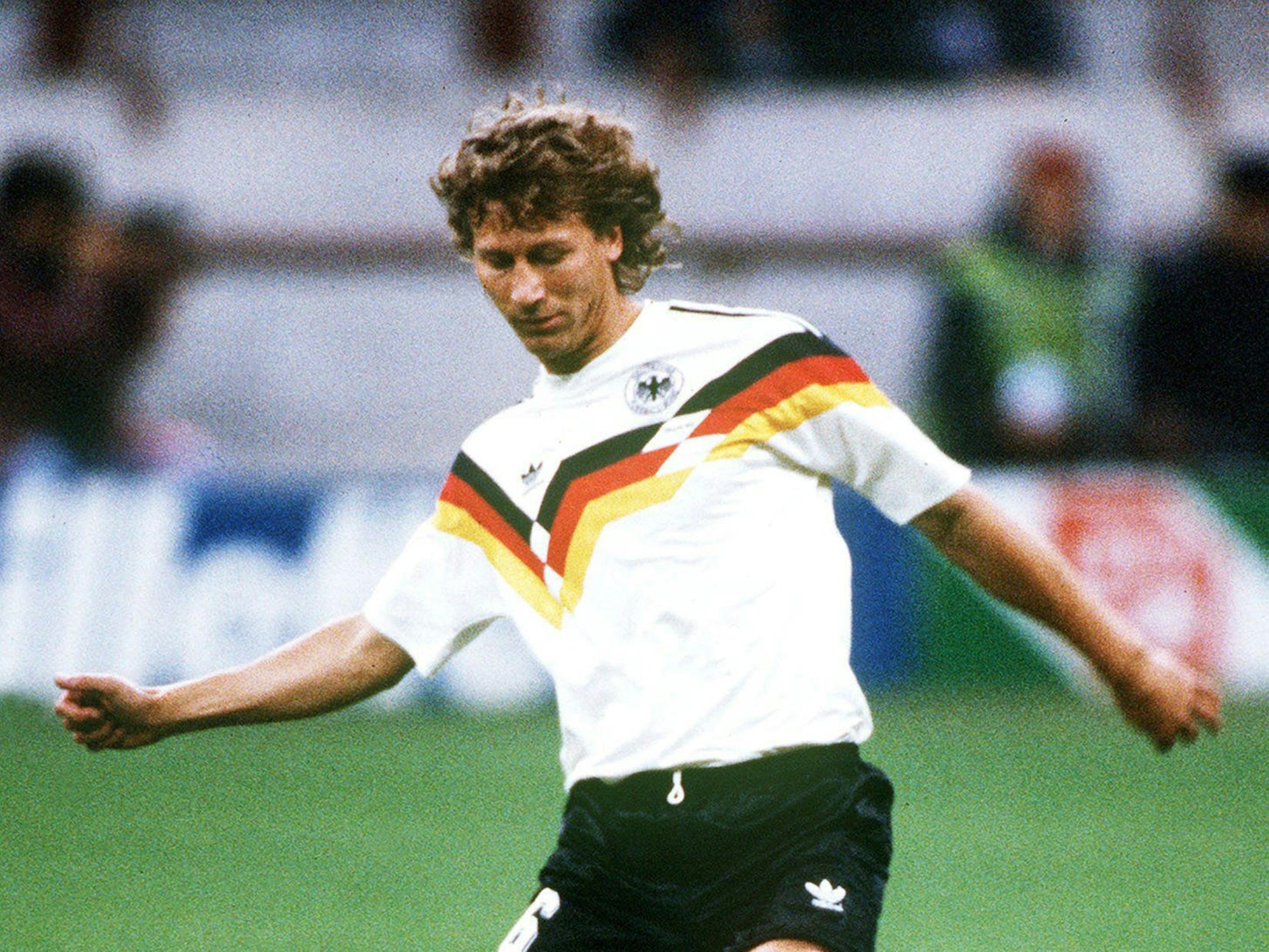 Guido Buchwald am Ball