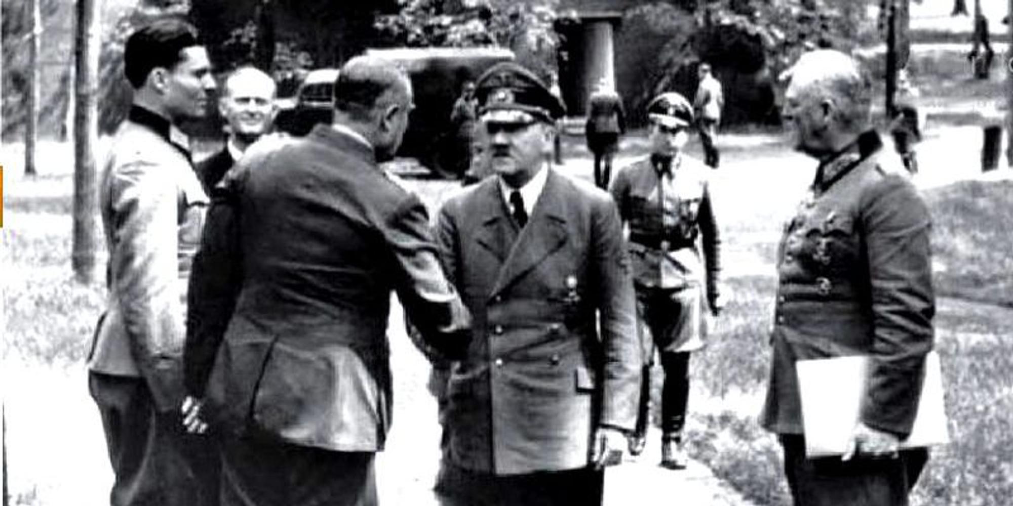 Bundesarchiv_Bild_146-1984-079-02,_Führerhauptquartier,_Stauffenberg,_Hitler,_Keitel