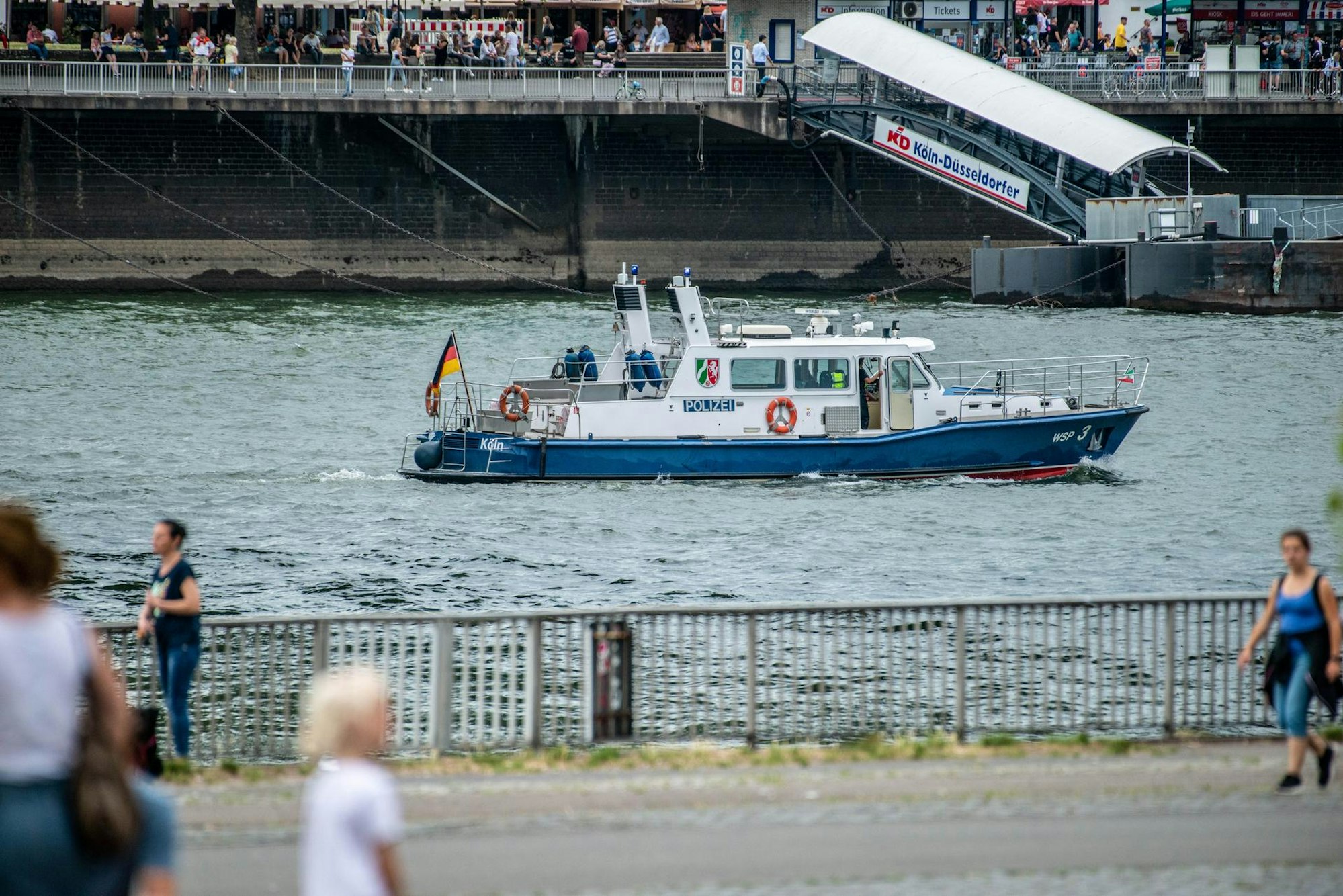 20200613-UWE-PersonImRhein-004