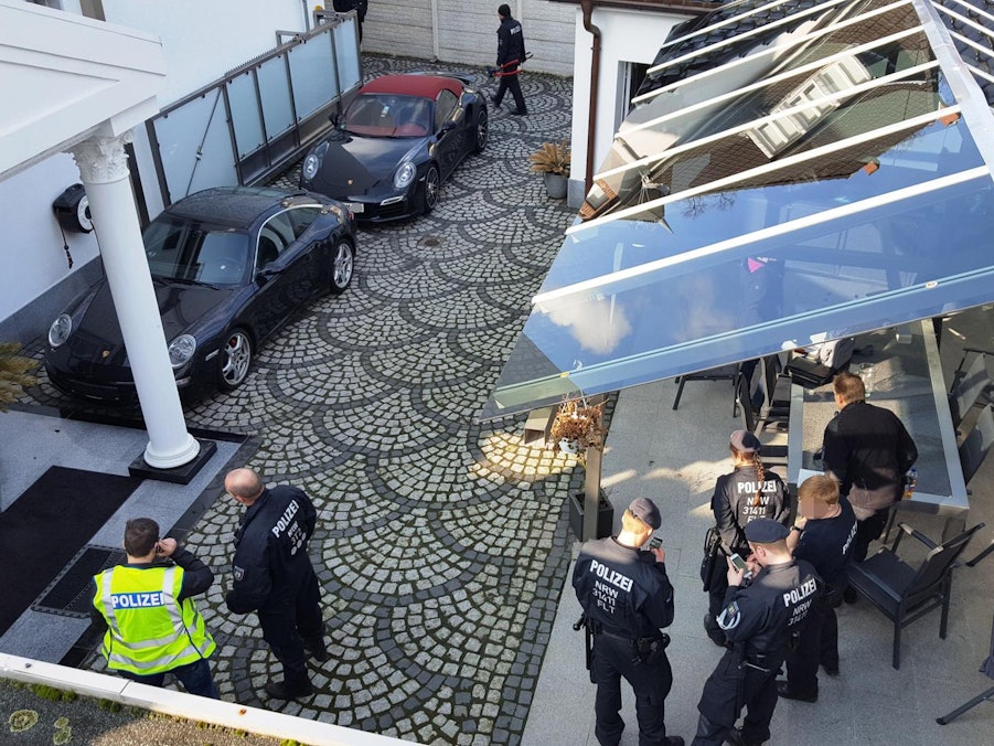 01KBO_26_71-130298408_ori