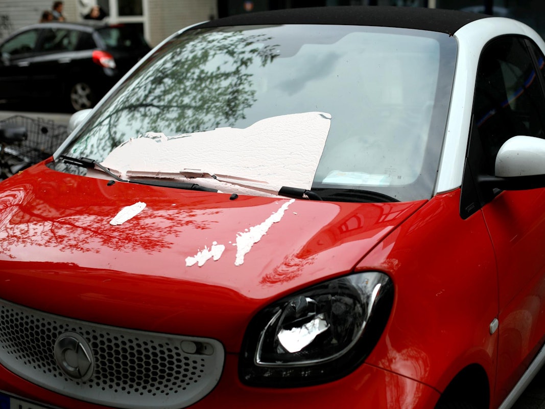 Farb-Attacke auf Auto von Karl Lauterbach in Köln