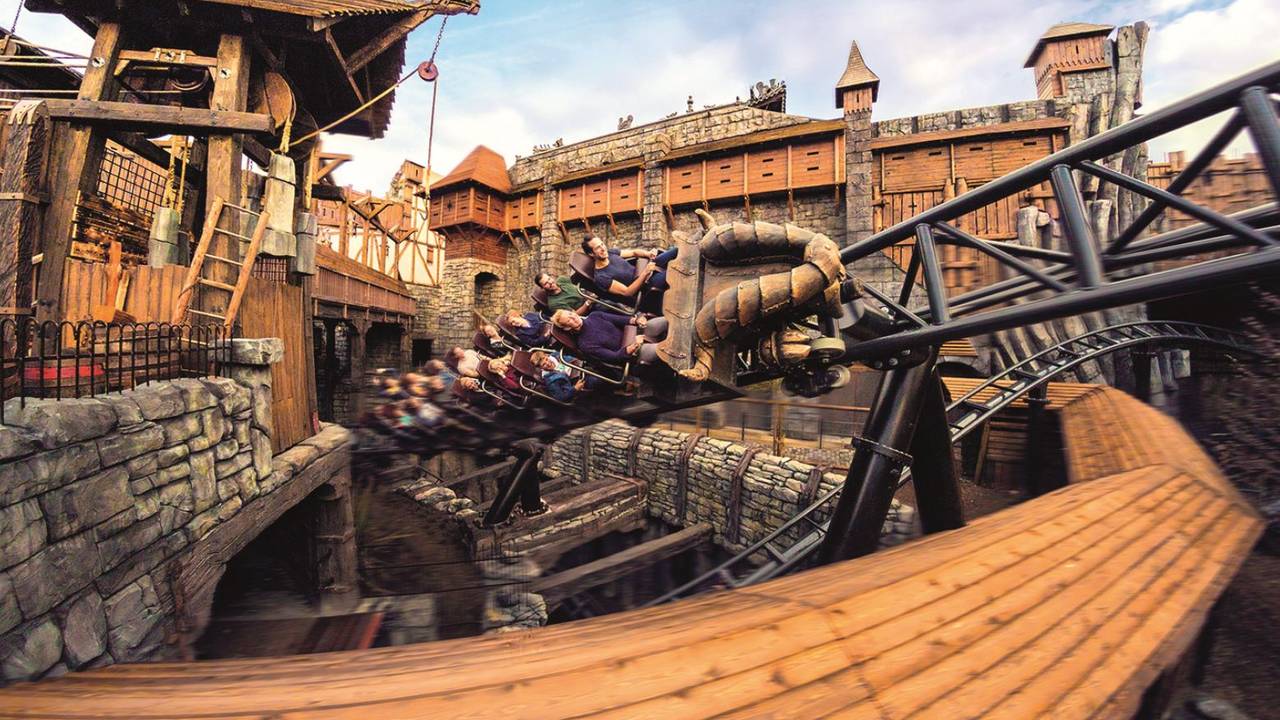 Die Achterbahn Taron im Phantasialand in Brühl.