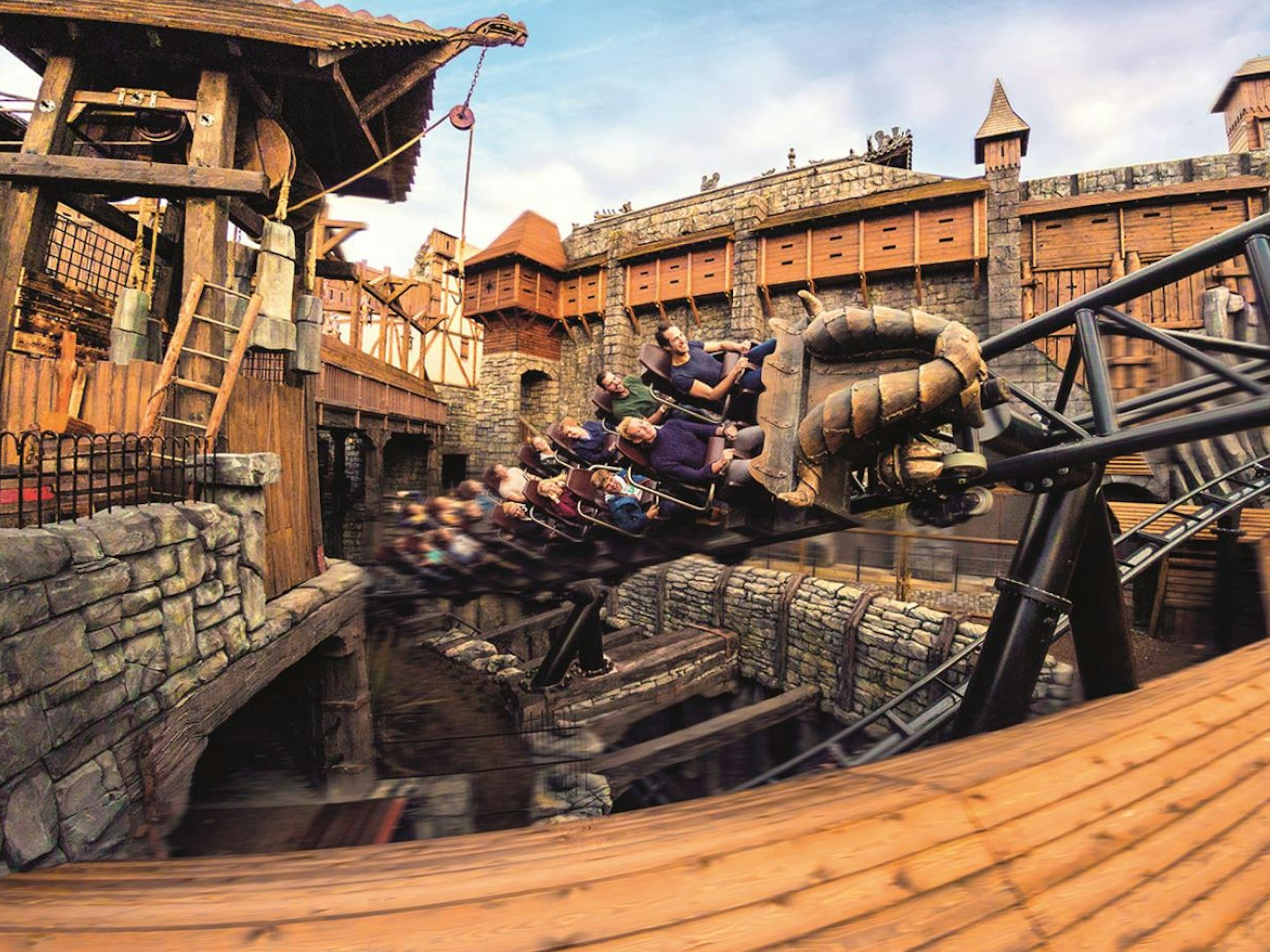Die Achterbahn Taron im Phantasialand in Brühl.