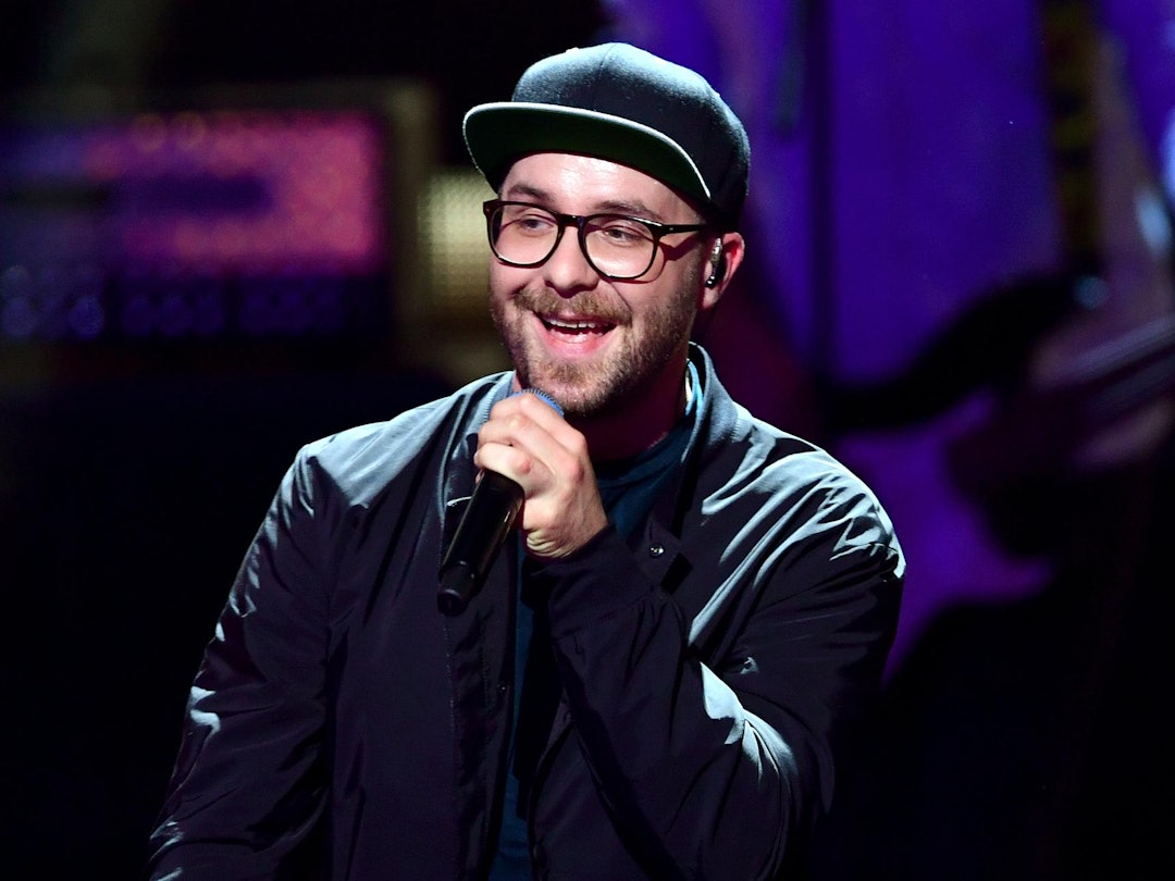 Mark Forster wie man ihn kennt: Mit Kappe und Brille (hier bei eine Auftritt in Berlin im November 2018).