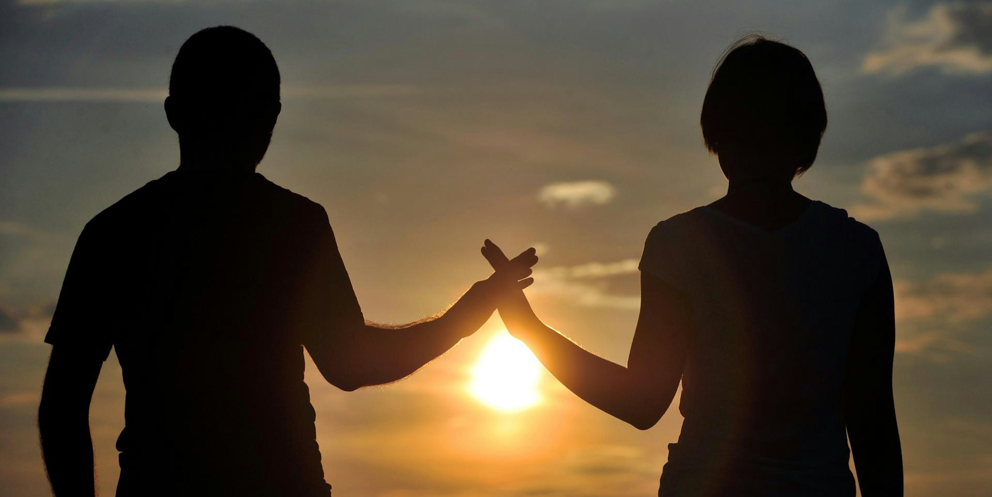 Paar_Händchen_halten