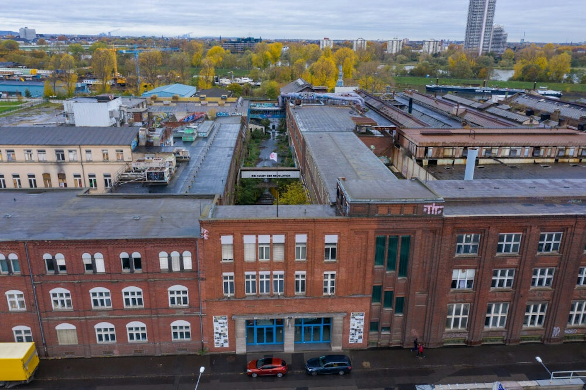 Die ehemalige KHD-Hauptverwaltung in Deutz steht vor der Räumung