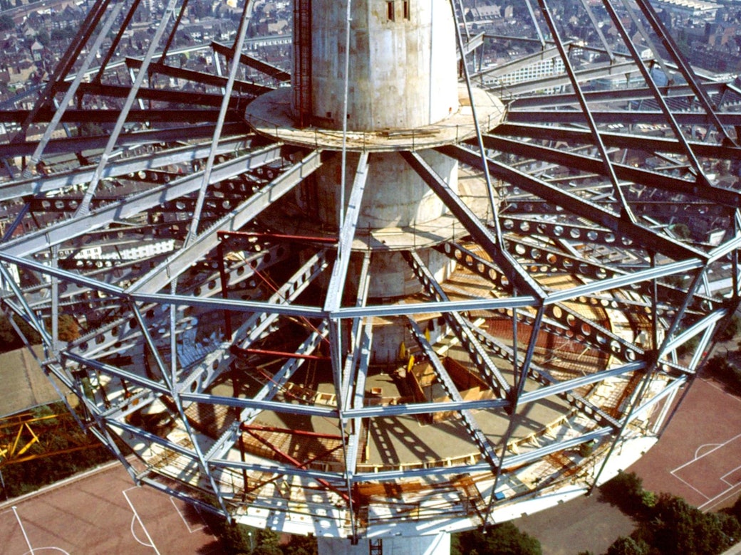 Die Kanzel des Colonius im Rohbau.