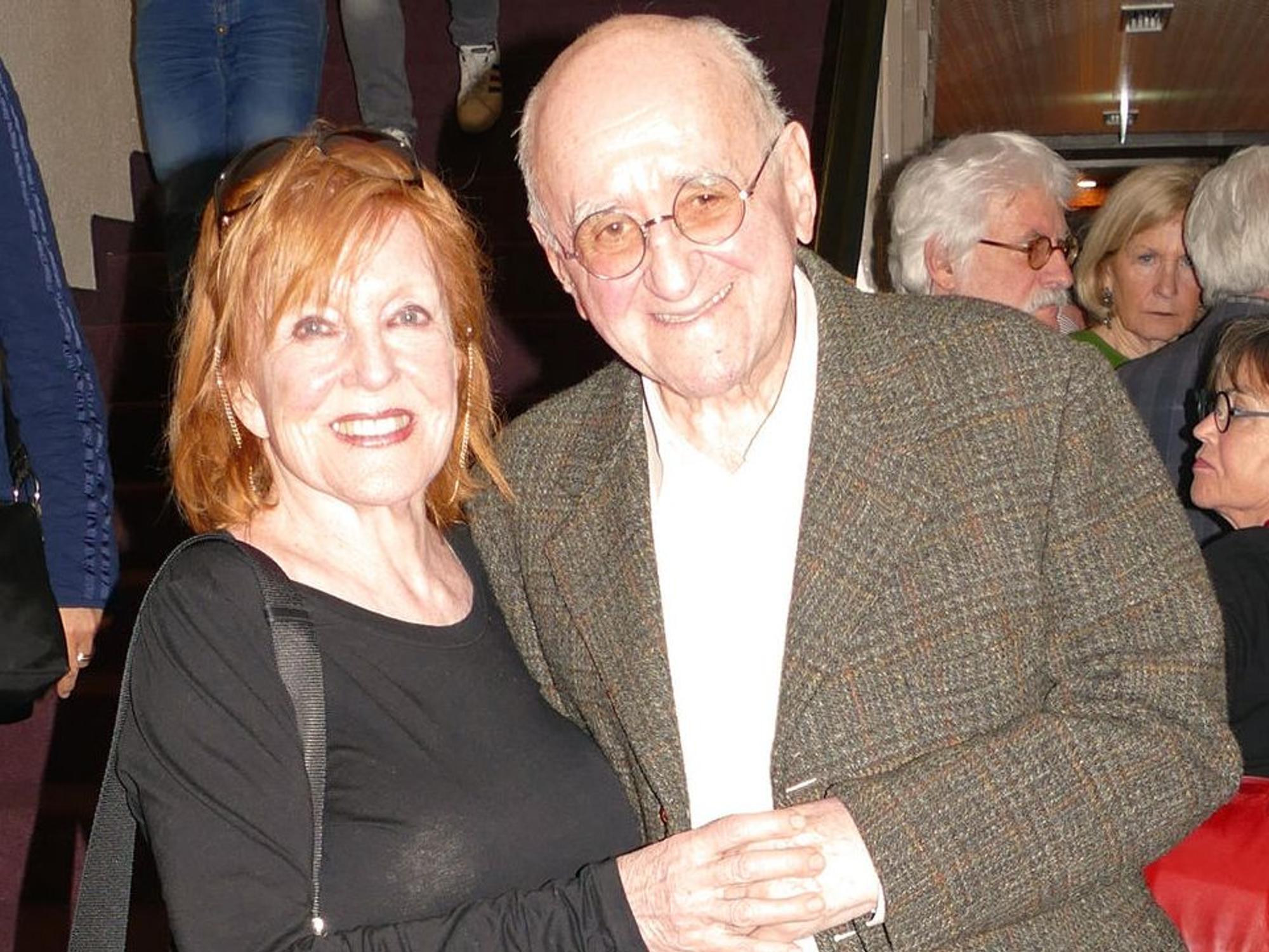 Marianne Rogée freut sich, Alfred Biolek wiederzusehen Foto Andrea Matzker P4580487