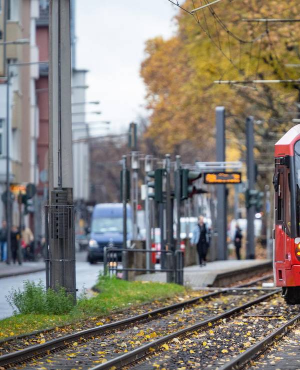 Eine Bahn der KVB-Linie 13 (undatiertes Symbolfoto)