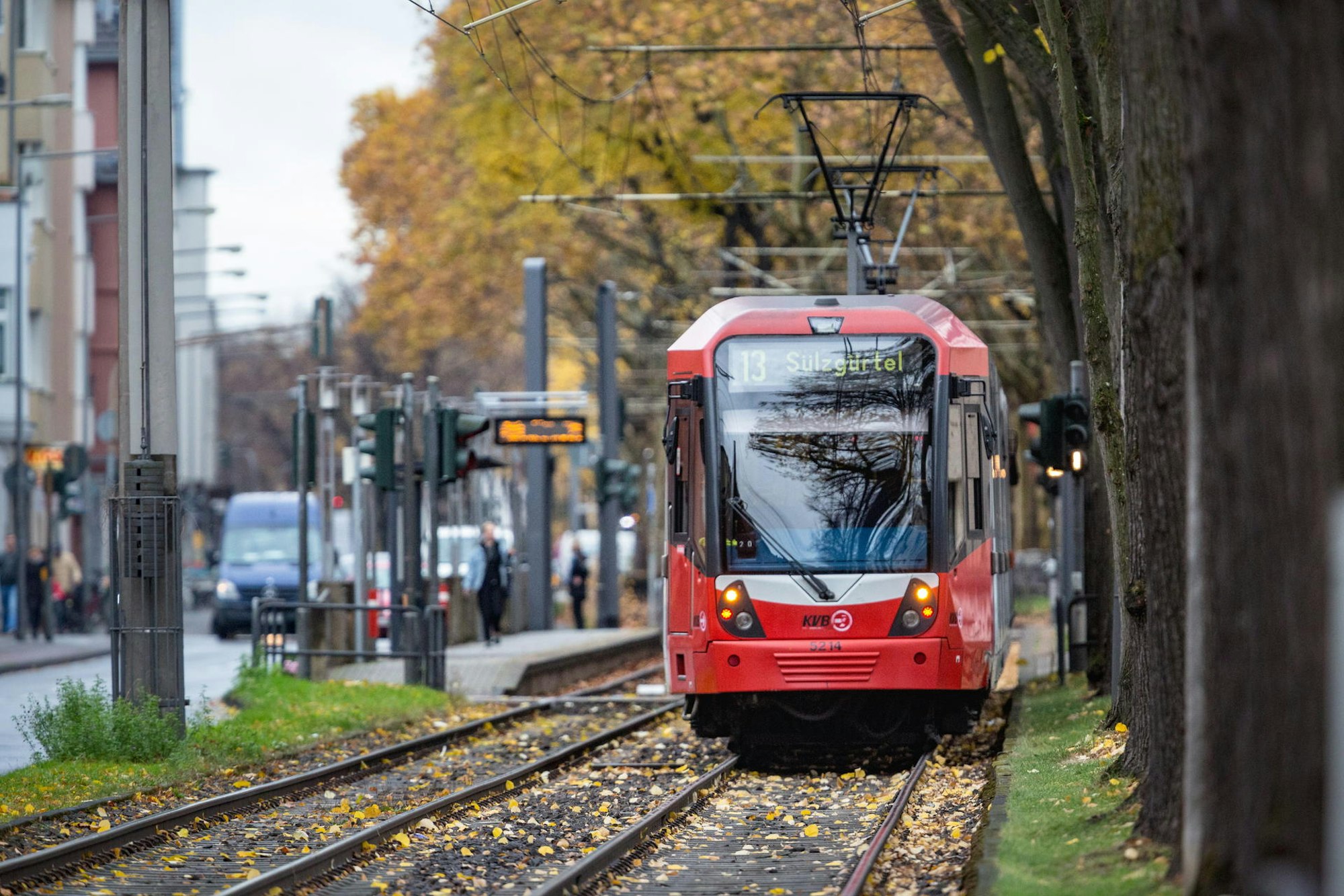 Eine Bahn der KVB-Linie 13 (undatiertes Symbolfoto)