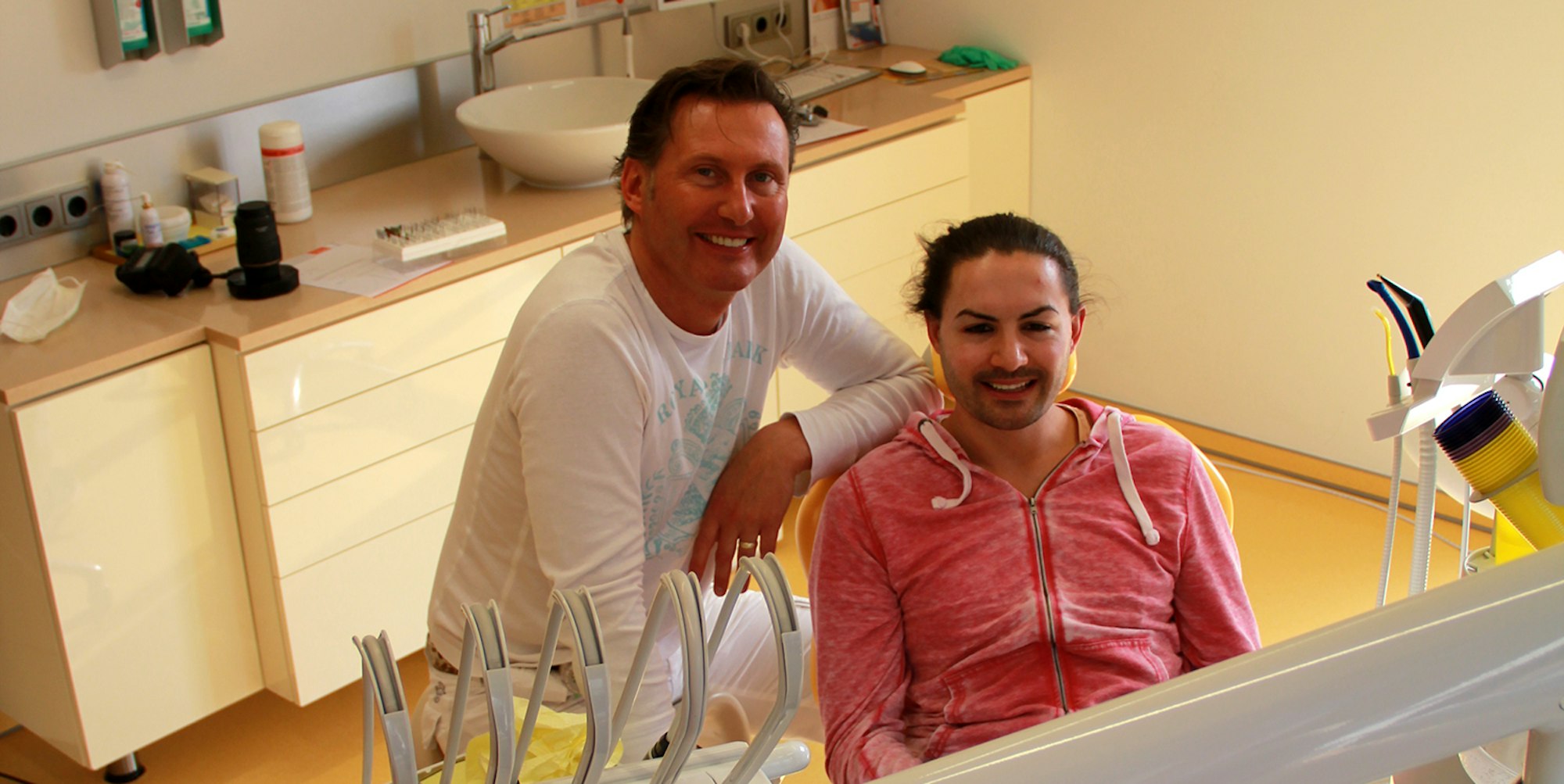 Praxisklinik Nilius_Dr Nilius und Menderes Badgi_kl