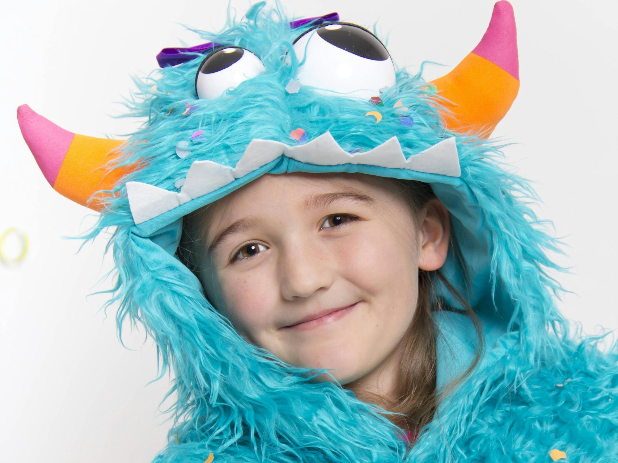 Ein Kind im Karnevalskostüm