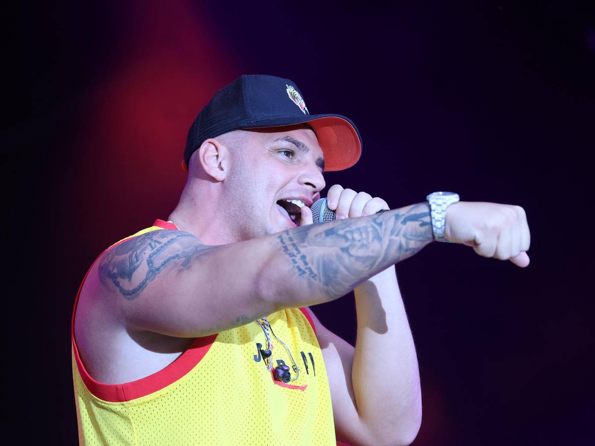 Der deutsche Sänger Pietro Lombardi tritt im Sommer 2020 bei einem Sommer Open Air im Steigerwaldstadion auf.