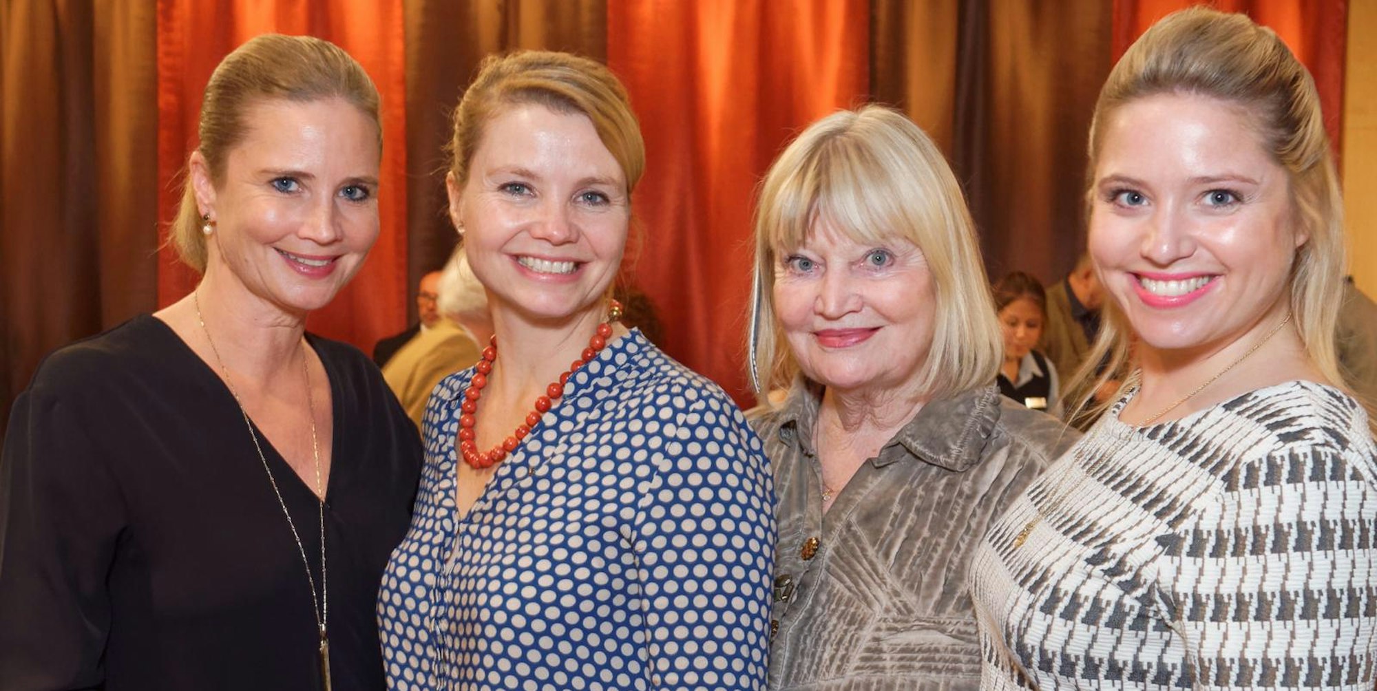 Mechthild Frier mit ihren Töchtern