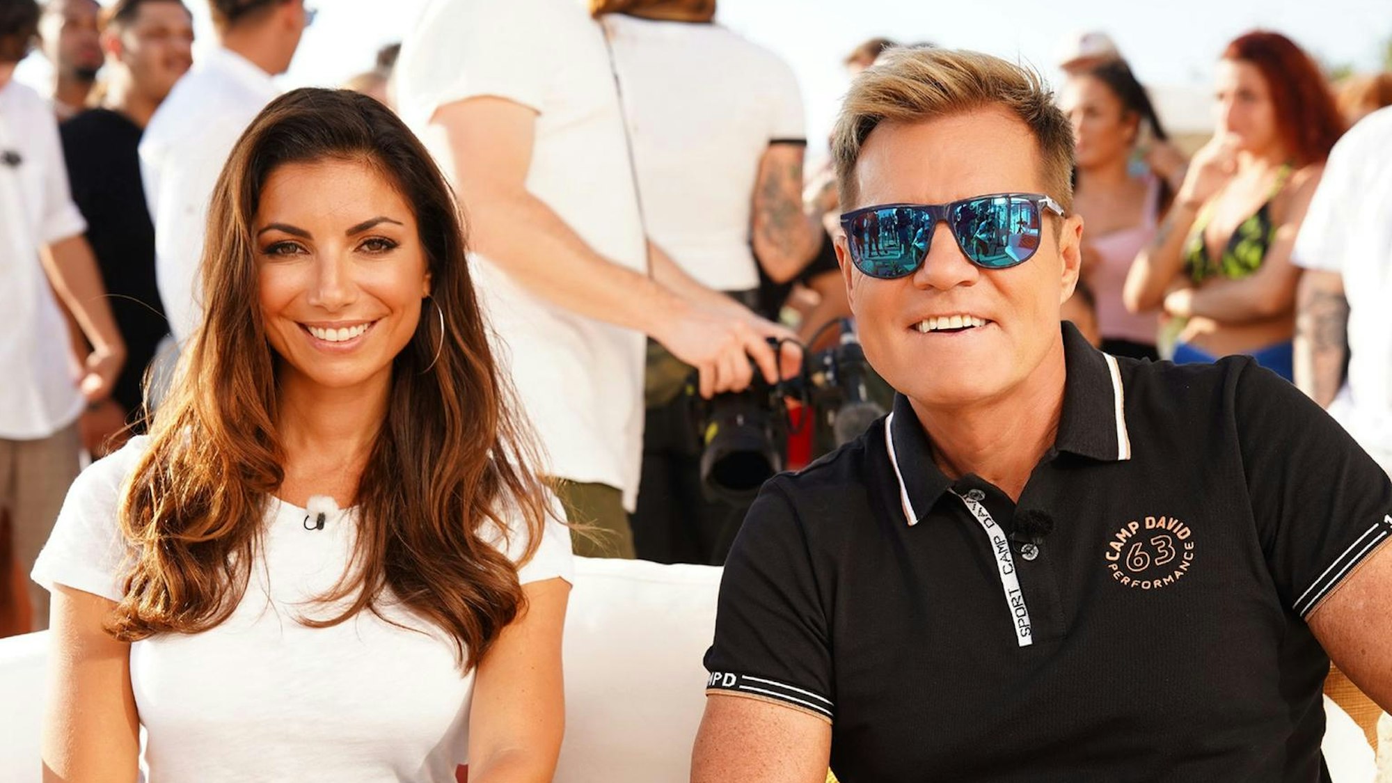 Dieter Bohlens Freundin Carina ist beim Auslandsrecall dabei. Das Foto hatte RTL am 25. Februar 2021 im Rahmen der DSDS-Berichterstattung veröffentlicht.