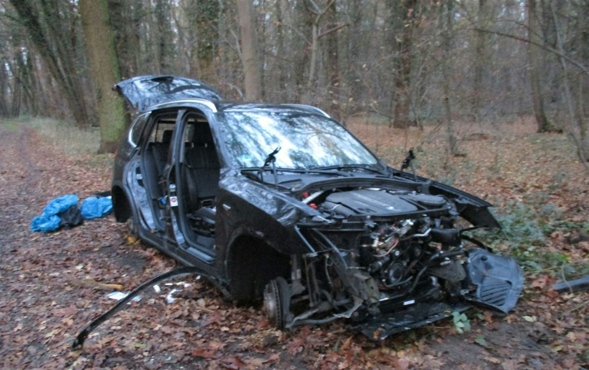 bmw_wald_erftstadt_polizei_04_12_2020 (2)