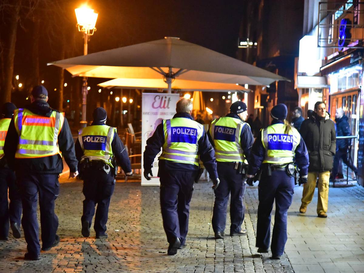 Kölner Polizei und Ordnungsamt im Einsatz bei einer Streife.