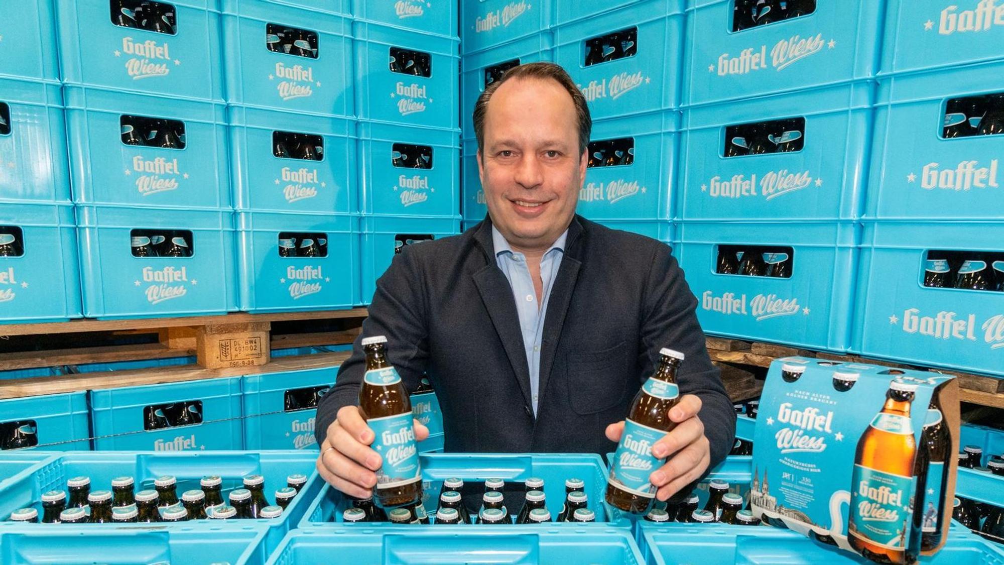 Gaffel Köln: Heinrich Becker präsentiert Wiess, das Ur-Kölsch, das naturtrübe Bier
