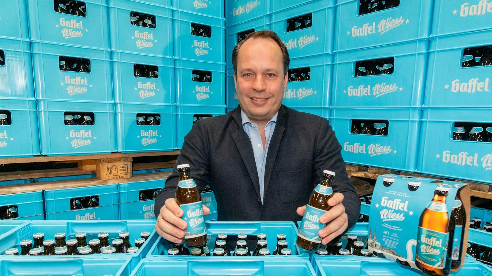 Gaffel Köln: Heinrich Becker präsentiert Wiess, das Ur-Kölsch, das naturtrübe Bier