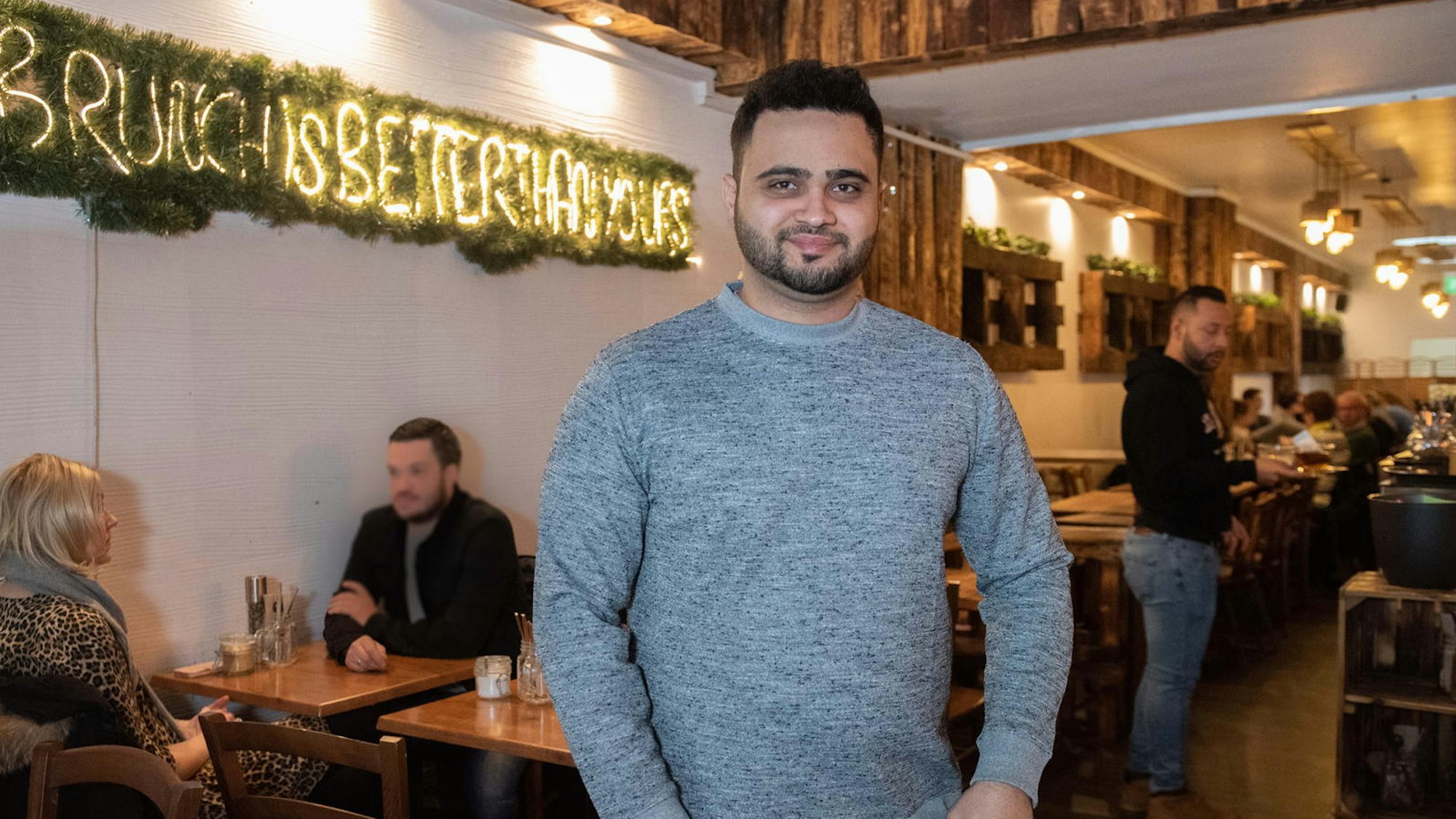 Parham Pooramin in seinem „Café Buur“ in Köln (Archivfoto)