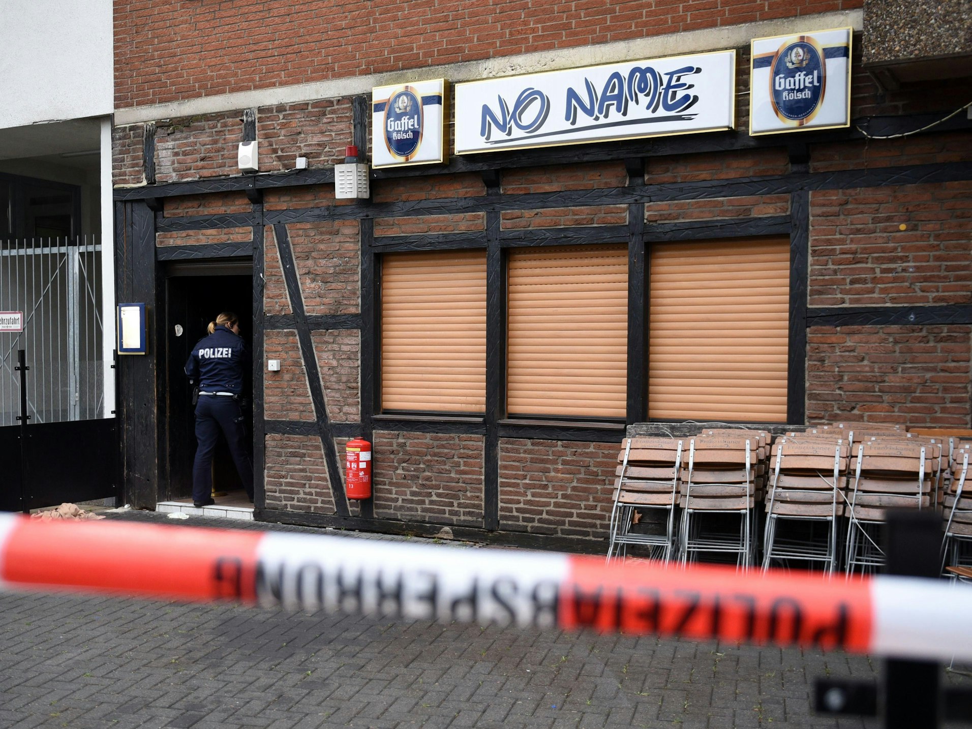 Das Foto zeigt das „No Name“ in Köln-Nippes kurz nach der Tat im November 2015.