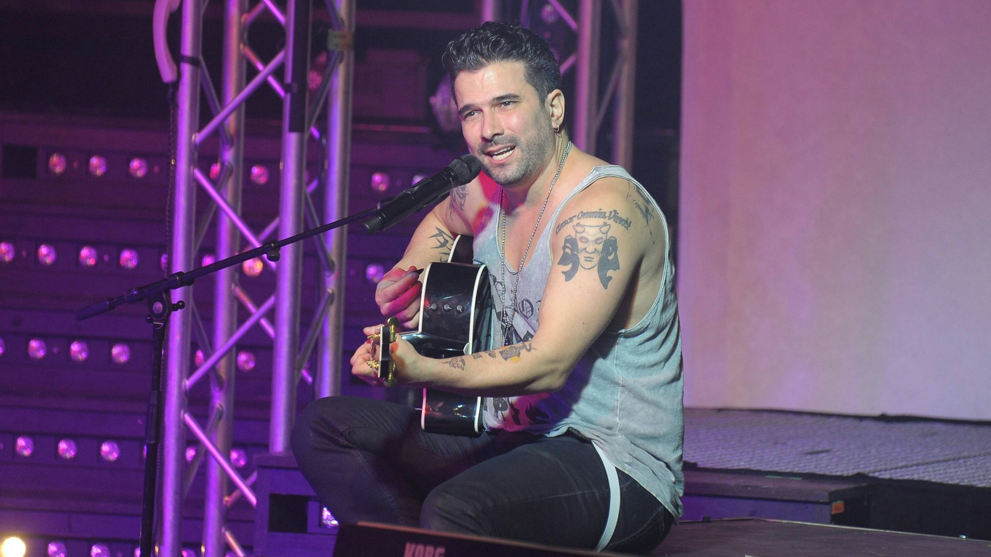 Marc Terenzi singt auf der Bühne