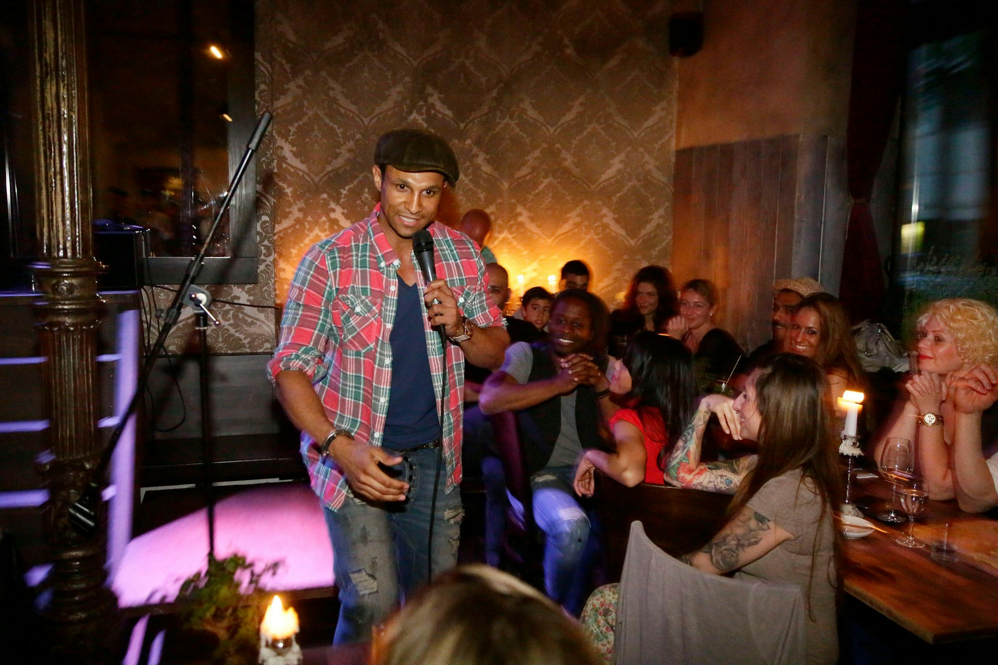 Daniel Aminatis Auftritt vor den Gästen des „Gedankengut"