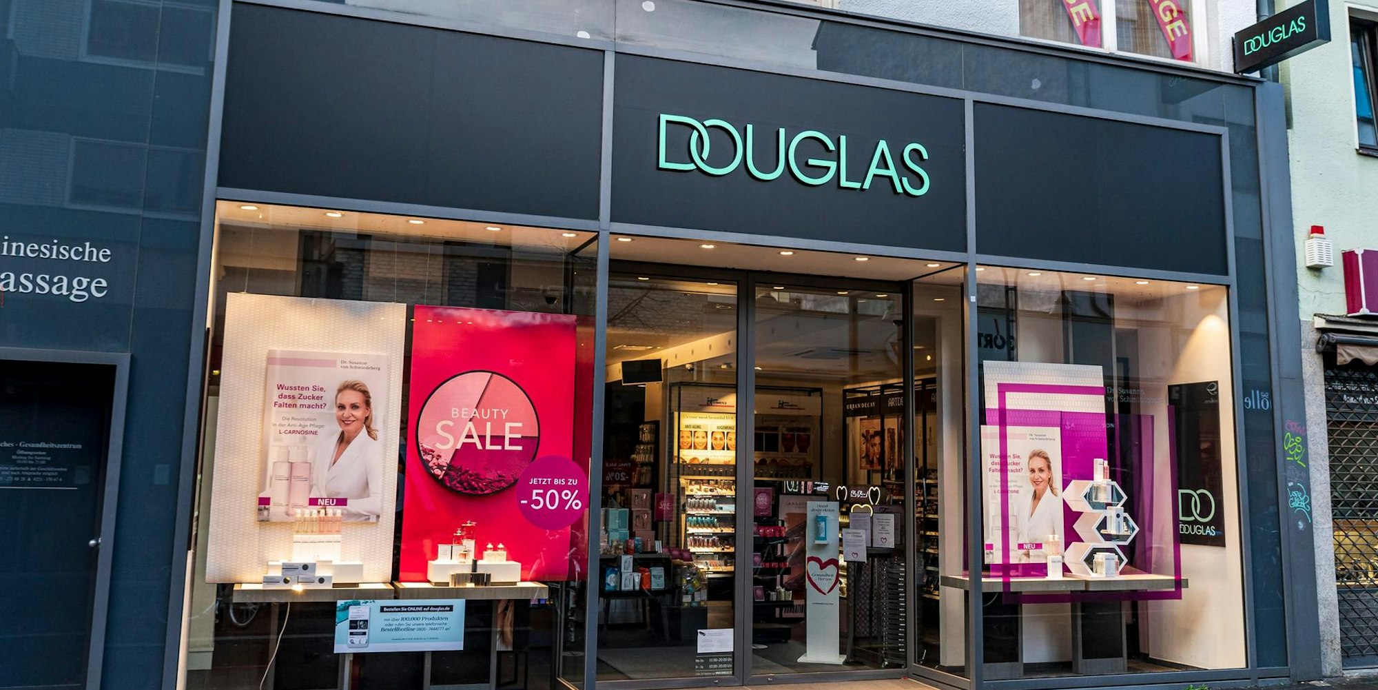 Douglas_Ehrenstrasse