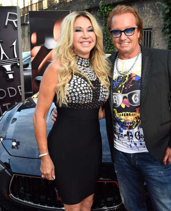 Carmen und Robert Geiss posieren beim Filmfest in München für ein gemeinsames Foto.
