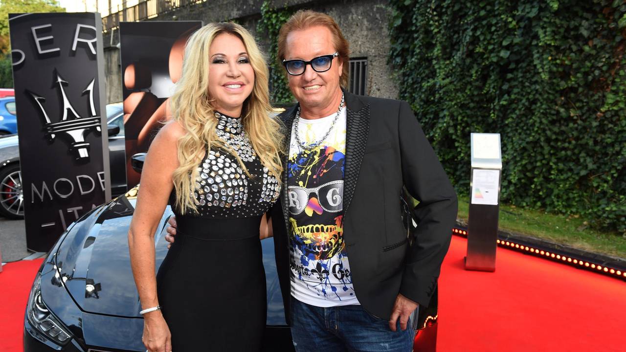 Carmen und Robert Geiss posieren beim Filmfest in München für ein gemeinsames Foto.