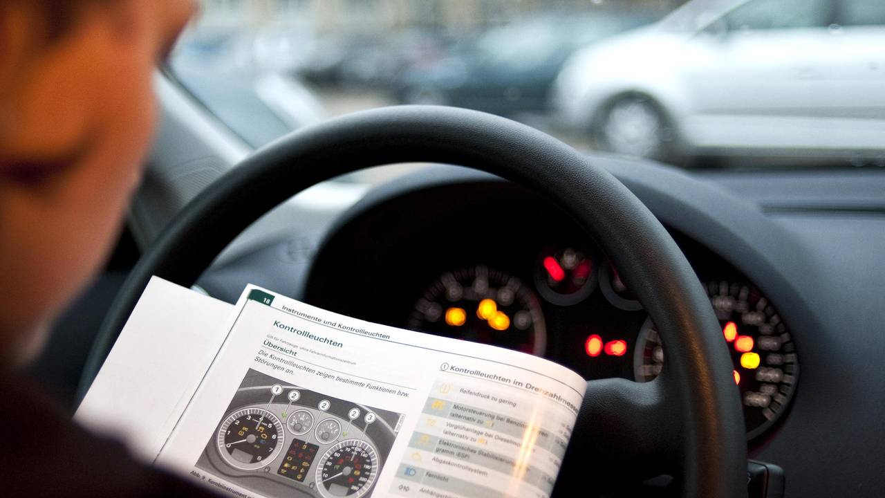 nachlesen im Serviceheft dpa-tmn