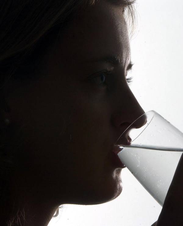 Stiftung Warentest hat Mineralwasser unter die Lupe genommen: Zwei Sorten schnitten besonders schlecht ab. Unser Symbolbild ist undatiert.