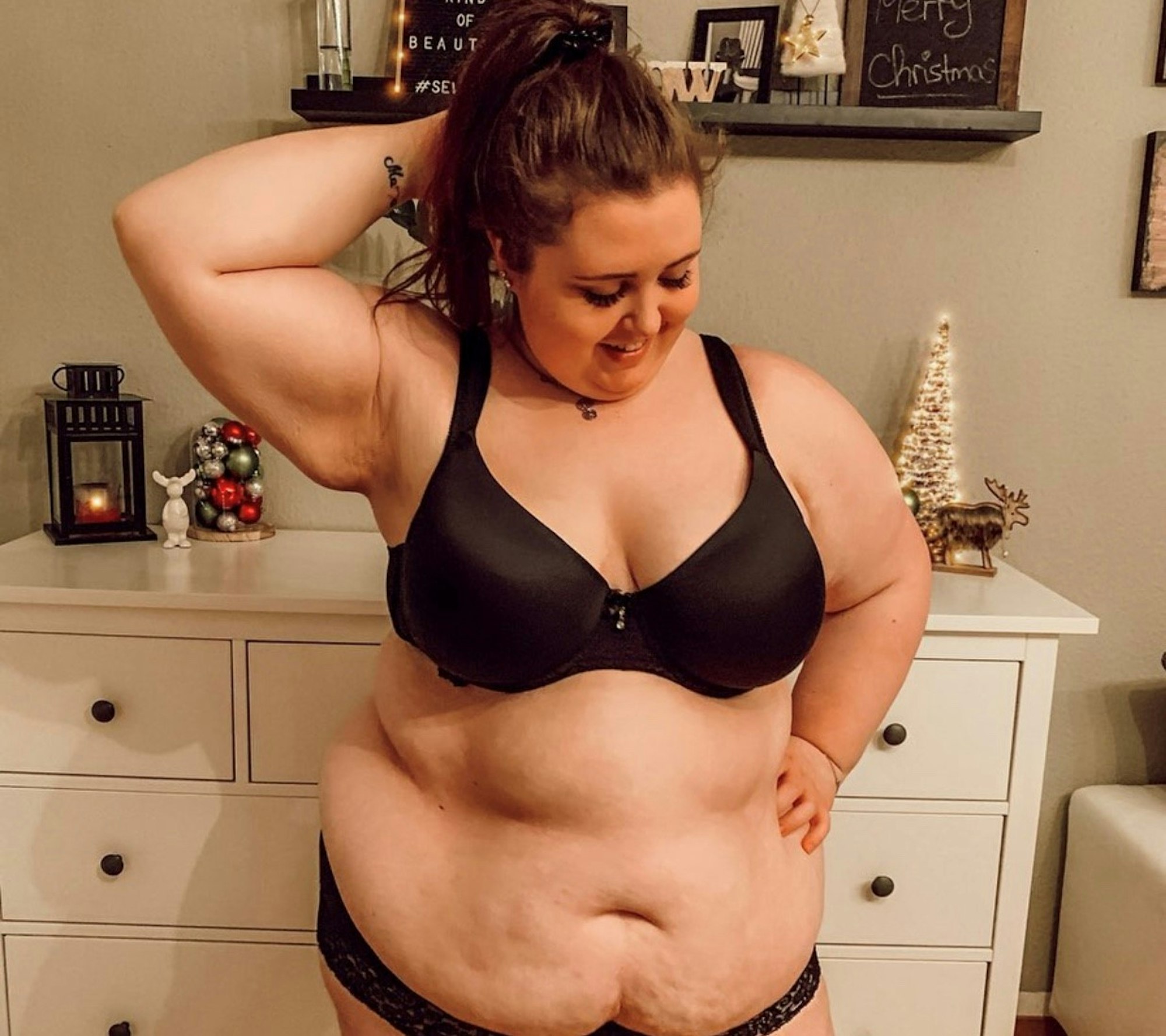 Vanessa Nicole Dessous