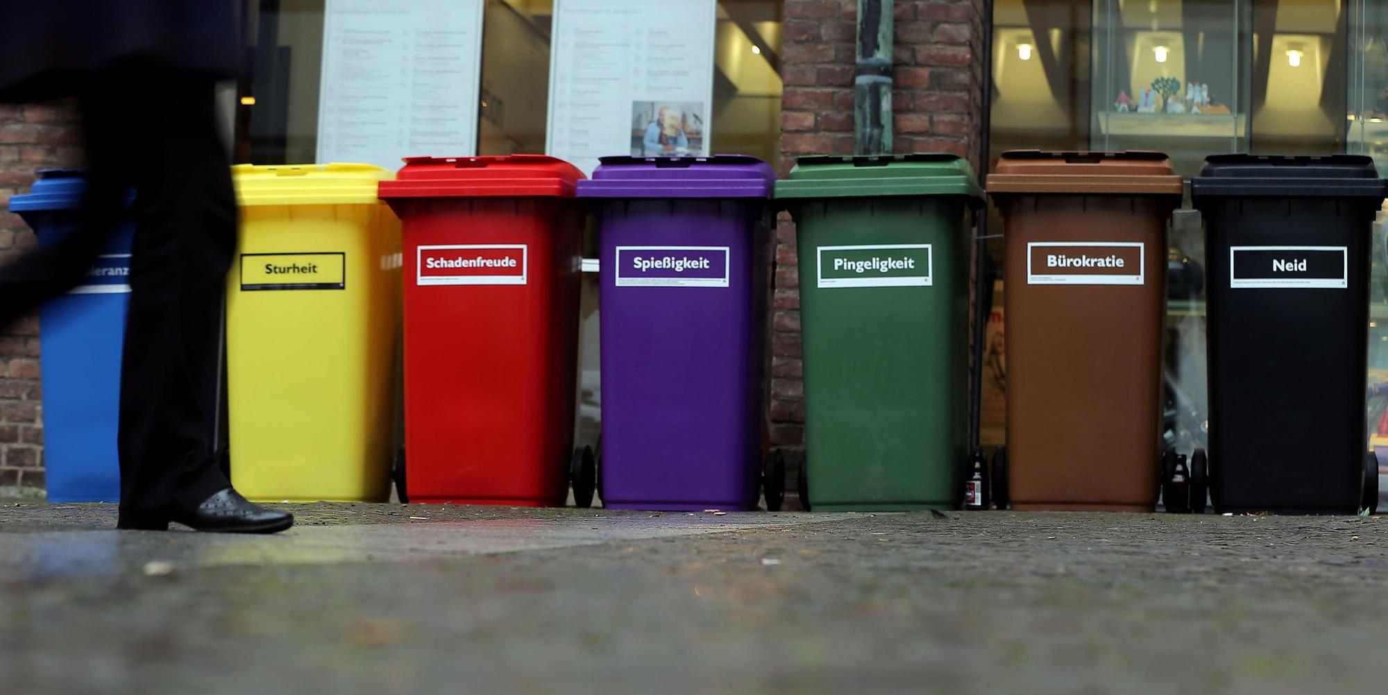 Bunte_Muelltonnen