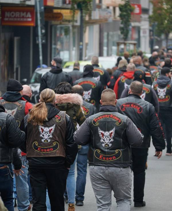 Mitglieder der Freeway Riders MC bei Trauermarsch in Gelsenkirchen