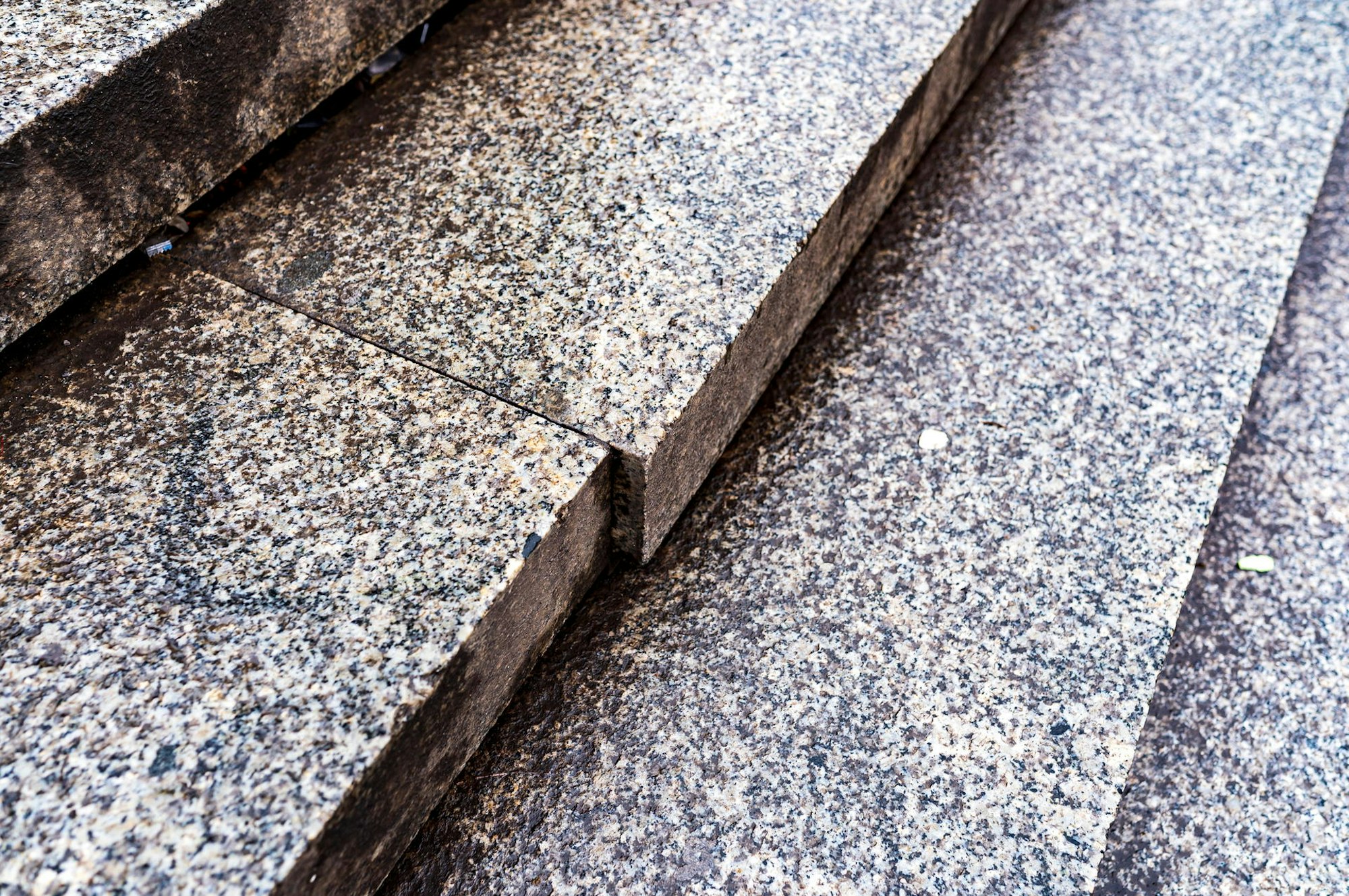 20210517_Domtreppe Stolpergefahr