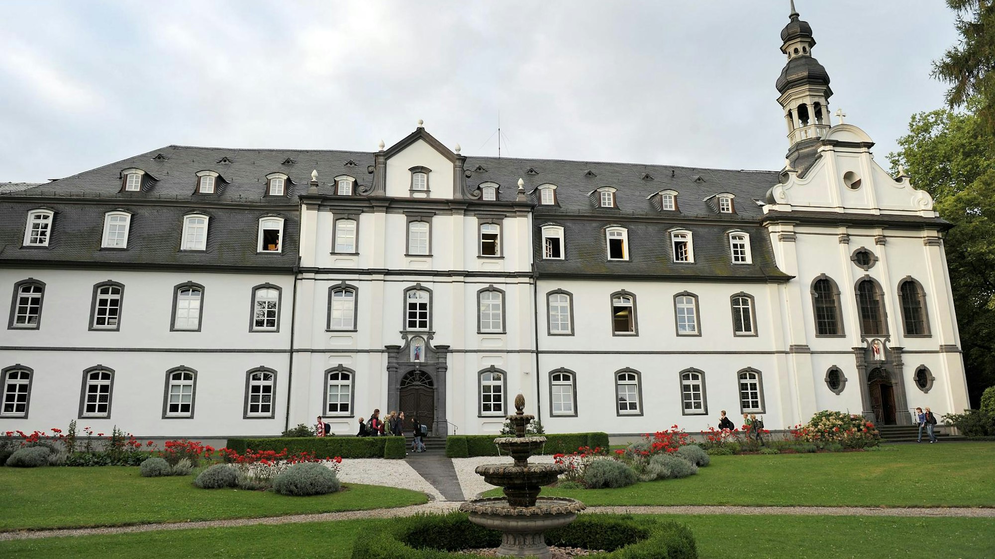 Das Schulgebäude des Franziskus Gymnasiums Nonnenwerth