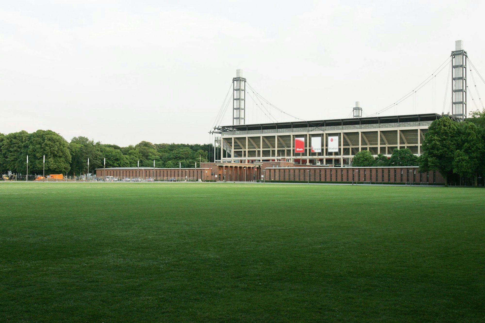 Rheinenergie_stadion_vorwiesen_01