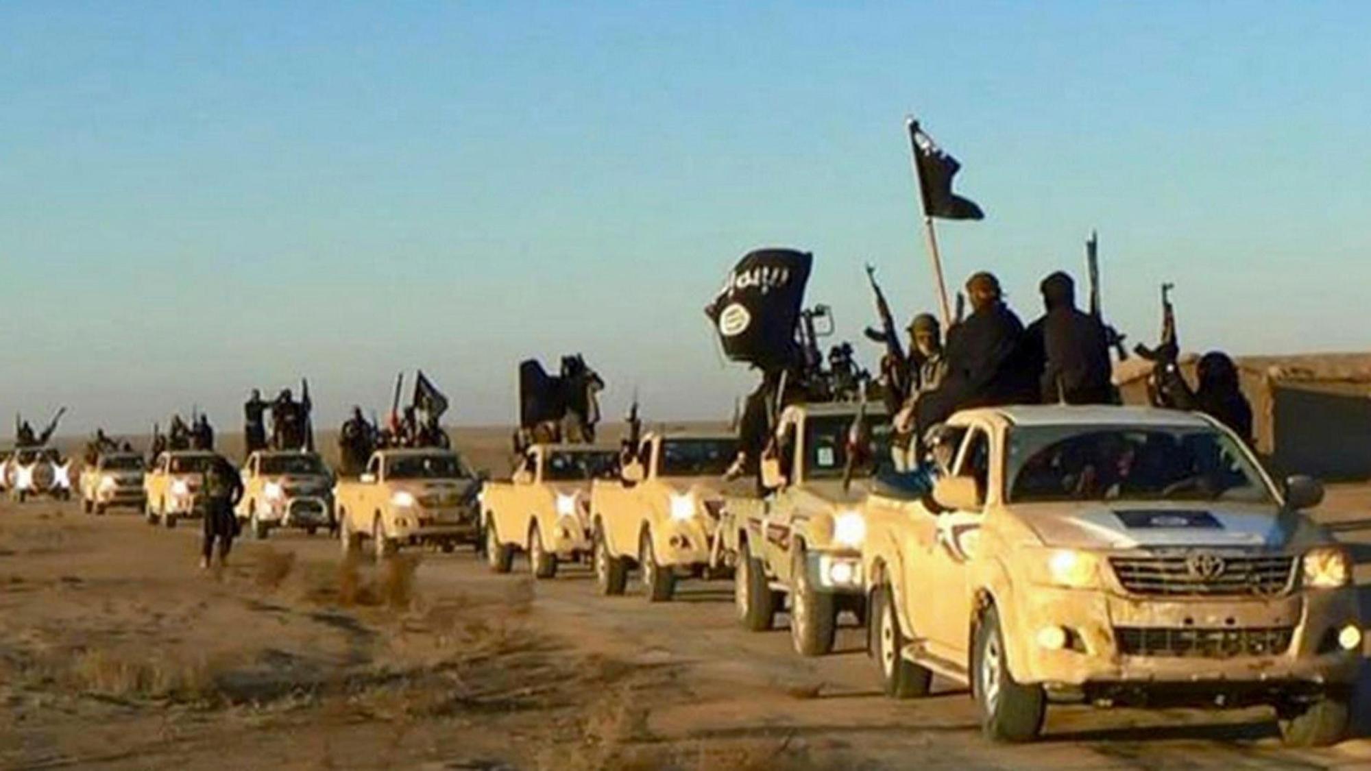 Ein Fahrzeugkonvoi der Terrormiliz Islamischer Staat in Syrien am 04.10.2017