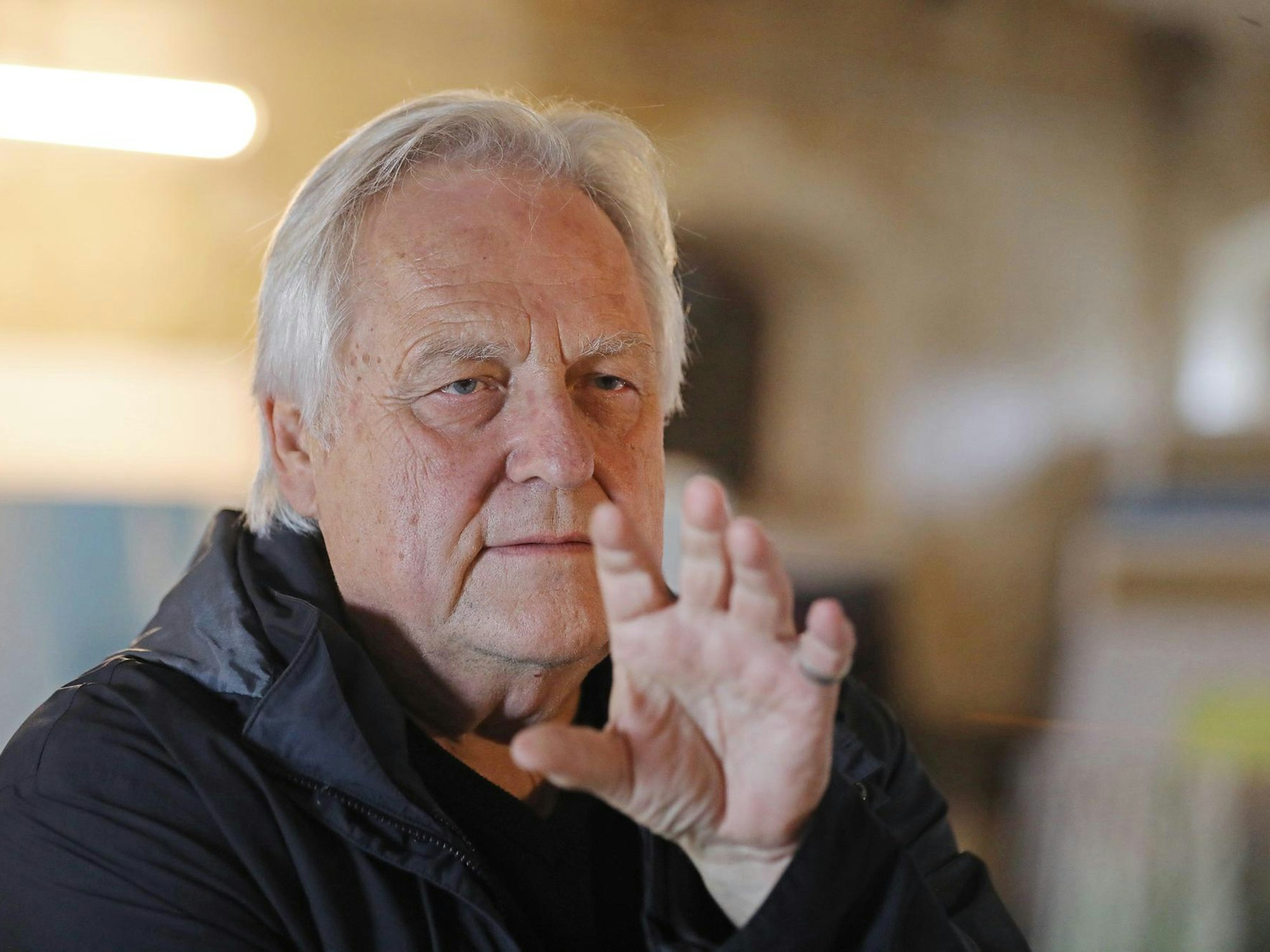 Helge Achenbach gestikuliert