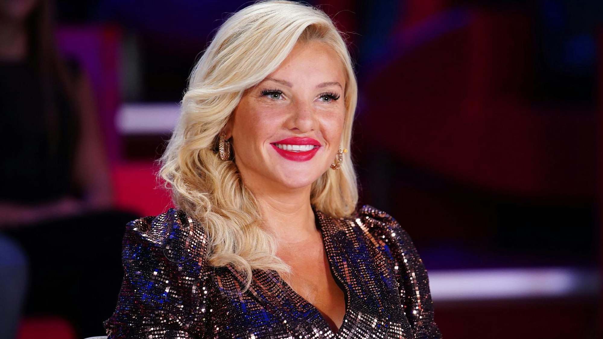 Evelyn Burdecki, hier als Jurorin beim Supertalent, flirtet in der neuen ProSieben-Show „Lucky Stars - alles auf die Fünf!“ mit Kandidat Sebastian.