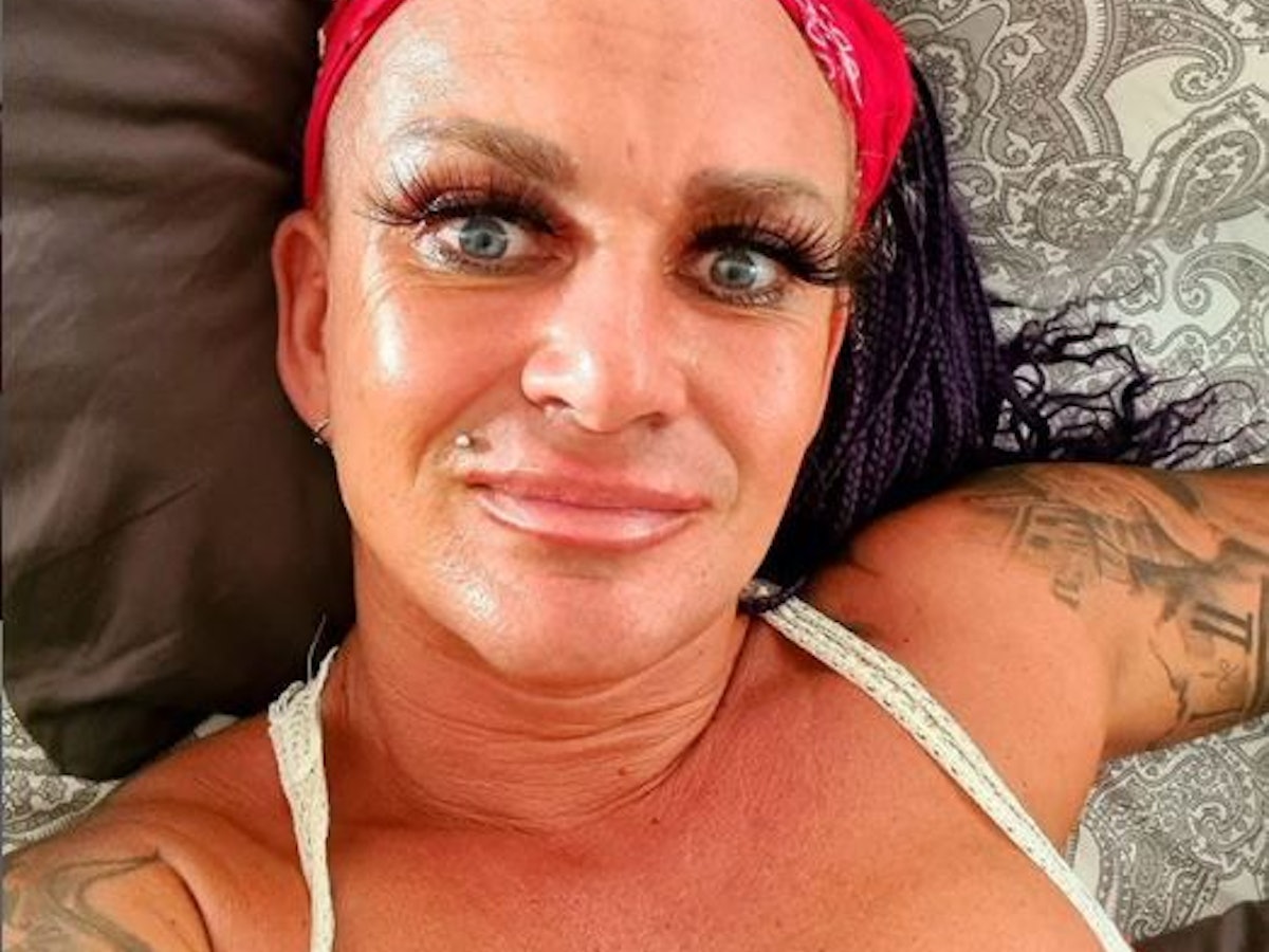 Caro Robens: Mit ihrem Aussehen polarisiert die Bodybuilderin, die im Format „Goodbye Deutschland" bekannt geworden ist. Das Selfie postete Caro Robens am 1. September 2020.