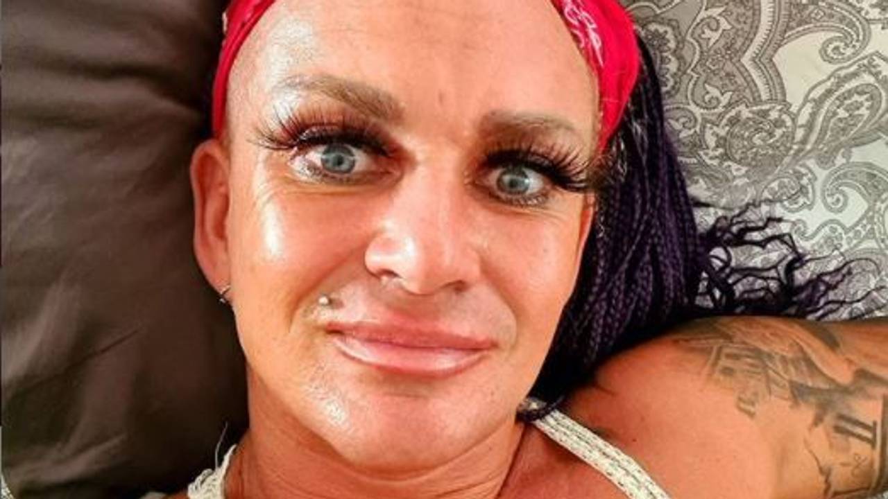 Caro Robens: Mit ihrem Aussehen polarisiert die Bodybuilderin, die im Format „Goodbye Deutschland" bekannt geworden ist. Das Selfie postete Caro Robens am 1. September 2020.