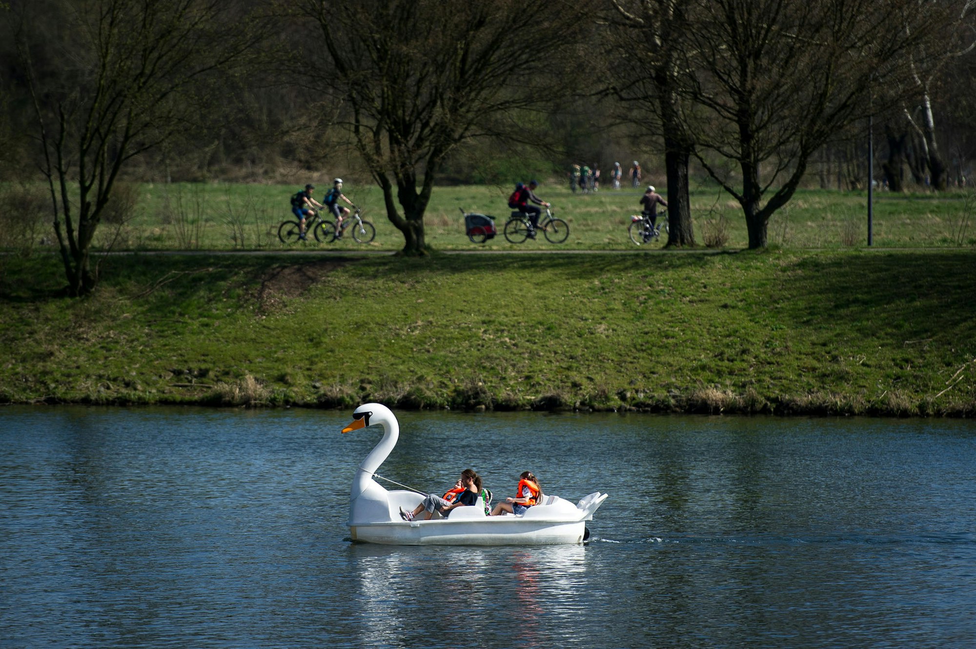 Die Tretboote am Kemnader See dürfen ohne Maske gefahren werden.