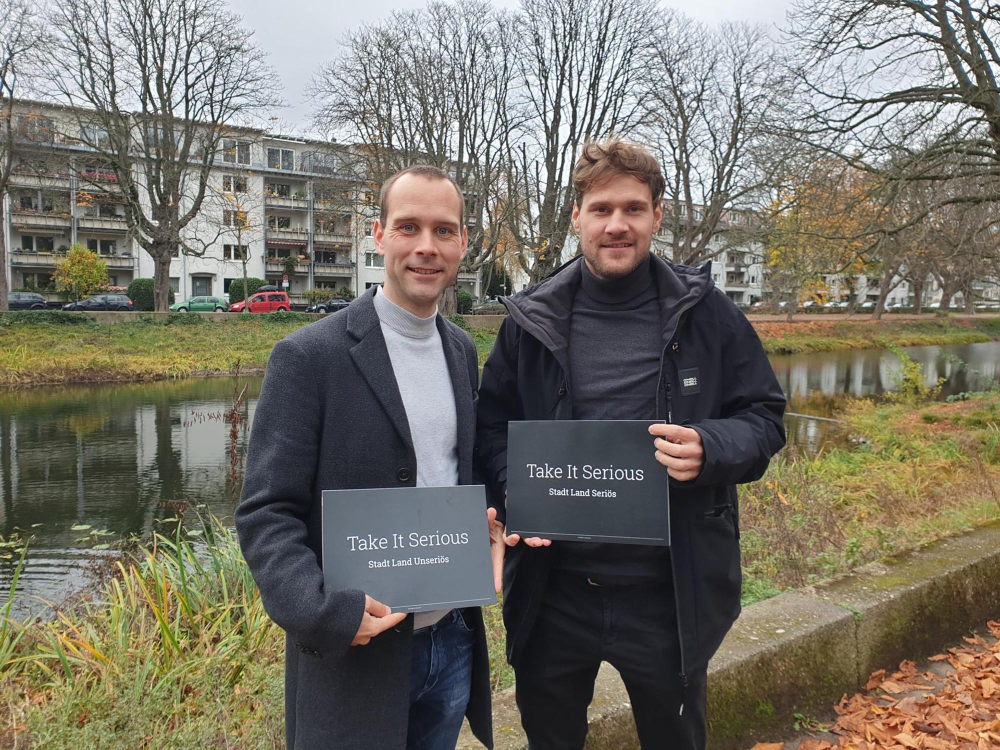 Die Kölner Stefan und Torsten Borchert (rechts) mit ihren selbst entwickelten Spielen.